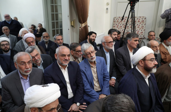 مسائل کشور را به گفتوگوها گره نزنیم/خطوط قرمز برای ما و طرف مقابل کاملاً روشن است