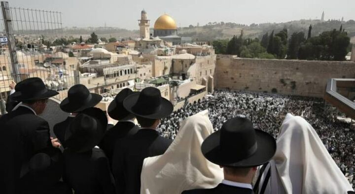 حمله بیش از یک هزار شهرک نشین به مسجدالاقصی/ مسجدالاقصی به پادگان نظامی تبدیل شد