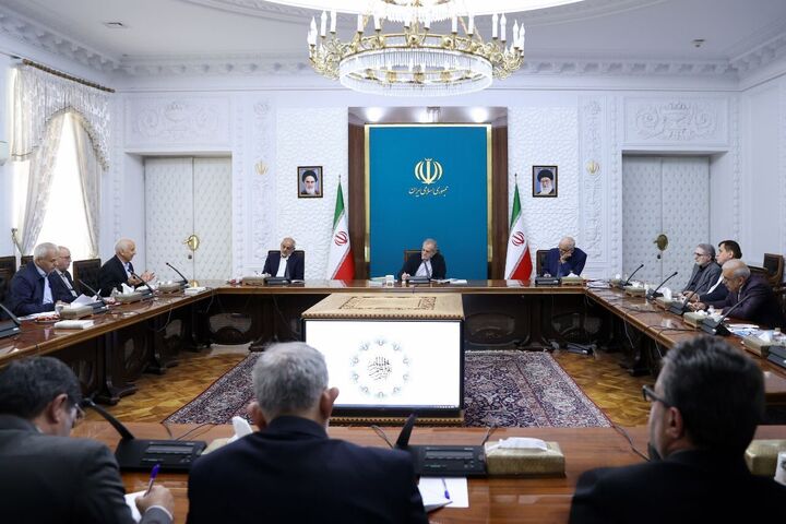 مسائل استان ها را با تفویض اختیار به آنها دنبال می کنیم