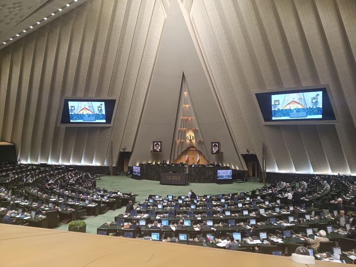 از تصویب لایحه عضویت ایران در اپک تا حضور فرماندهان ارتش در صحن علنی مجلس