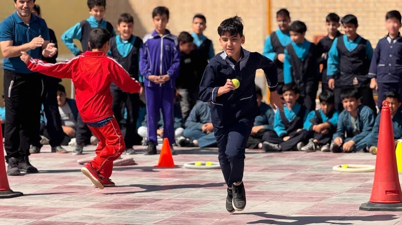فراسوی نگرش مدرسهسازی در استان اصفهان
