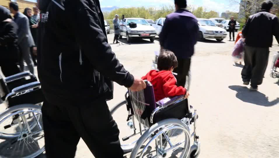 ۵۰ ویلچر به کودکان کردستانی تحت پوشش بهزیستی اهدا شد