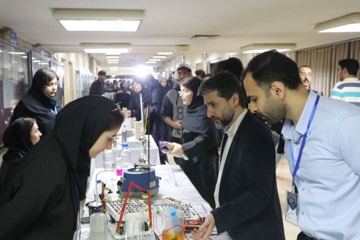 برپایی نمایشگاه شب علم در دانشگاه گیلان