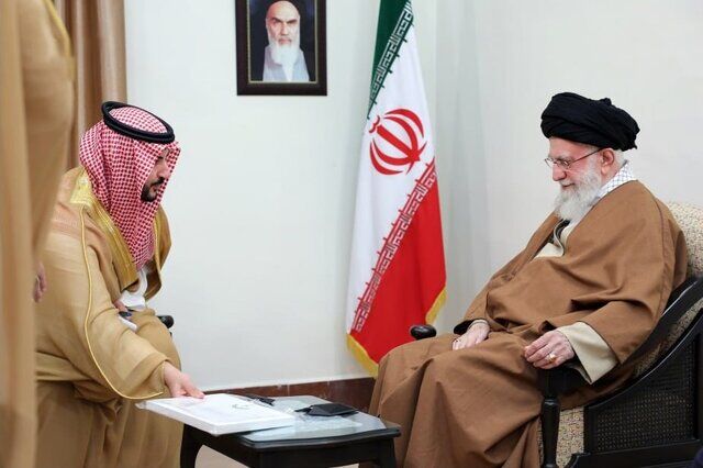 رهبر انقلاب پس از دریافت پیام پادشاه عربستان: دو کشور می‌توانند تکمیل‌کننده یکدیگر باشند