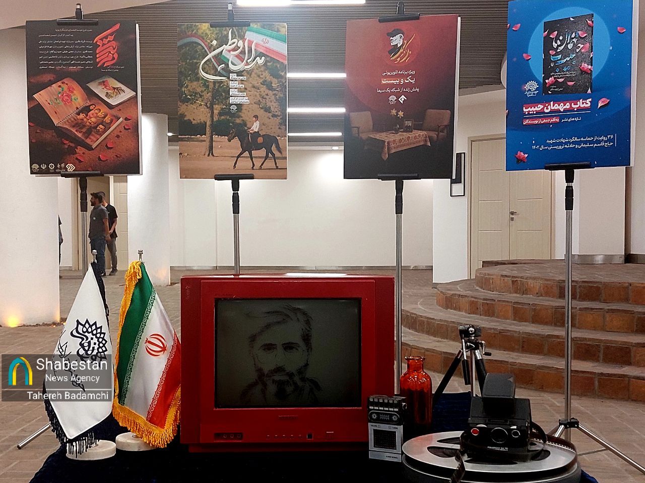 شب بیادماندنی هنر انقلاب در کرمان با پیراهن ریحانه و مهمانِ حبیب