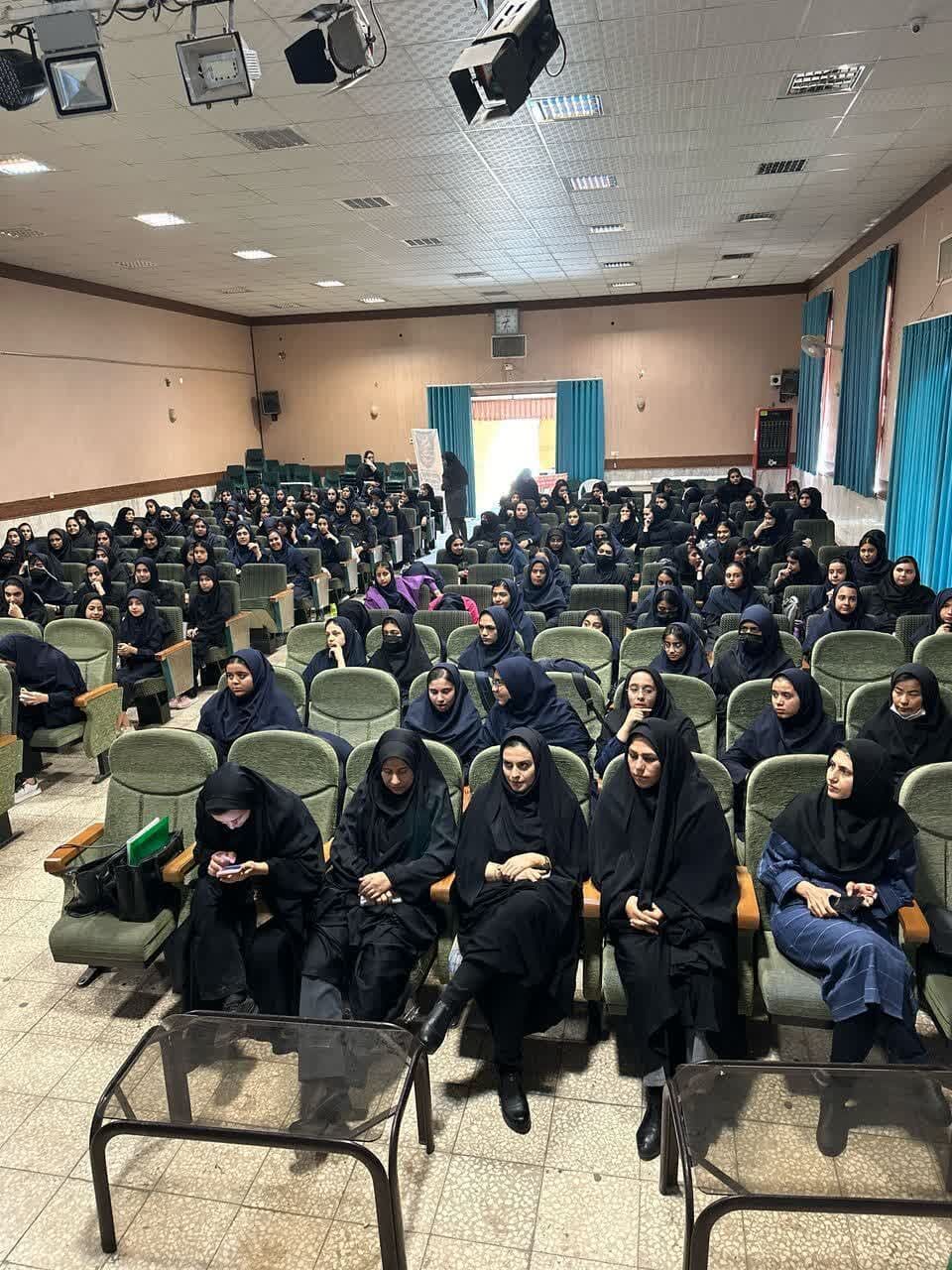 نمایشی از جنس ایثار؛ «اپیلِپسی»، روایتی ماندگار از شهادت یک دانشآموز در آران و بیدگل