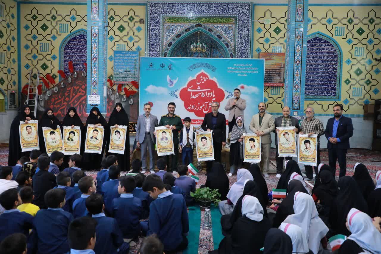 یادواره شهدای دانش‌آموز راوند برگزار شد