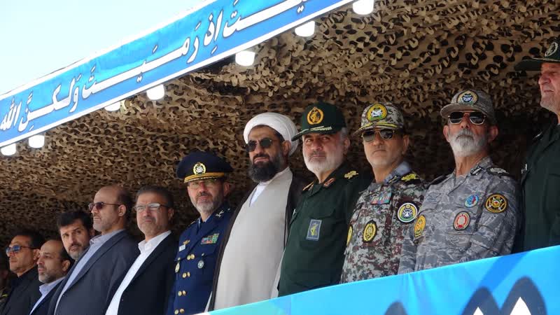 ارتش جمهوری اسلامی اجازه کوچکترین نگاه و تعدی دشمن را به کشور نخواهد داد