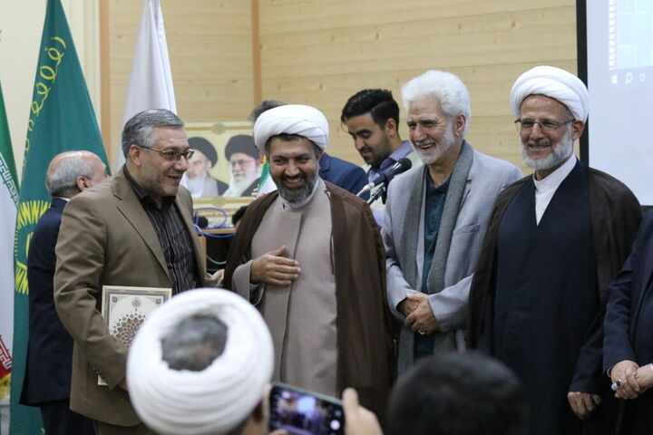 برترین‌های محفل شعر نماز در سیره اهل بیت(ع) در زنجان تقدیر شدند