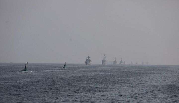 مراسم رژه دریایی ارتش در خلیج فارس برگزار شد