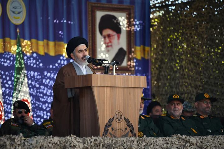 نیروهای مسلح امنیت کشور را با اقتدار مثال‌زدنی حفظ کردند