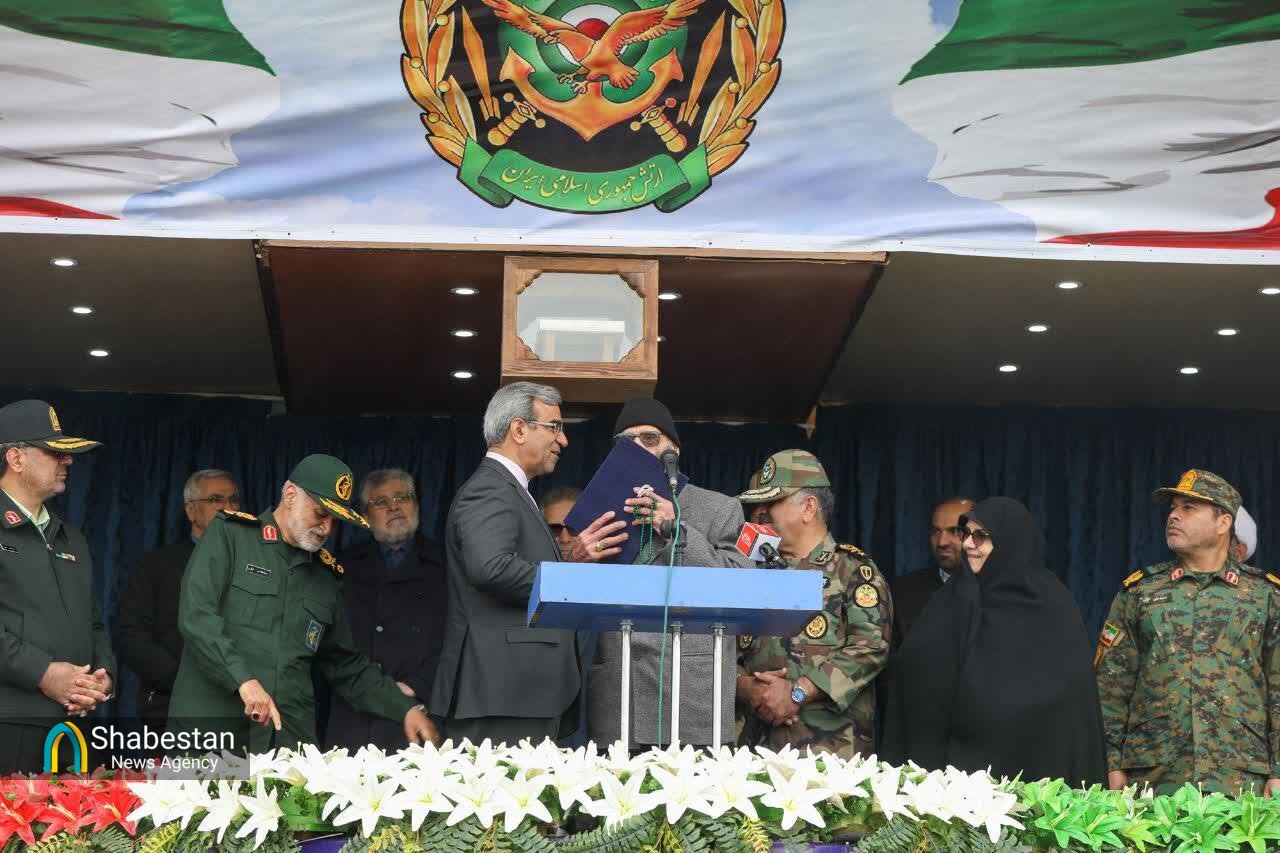 ارتش نماد ولایتمداری و مردمداری است