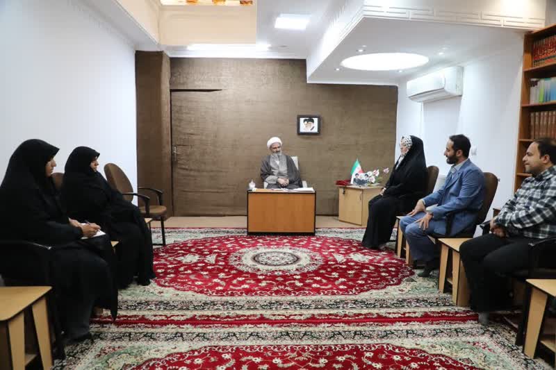 دیدار یکی از بانوان مبارز فلسطینی با نماینده ولیفقیه در استان سمنان