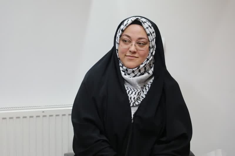 دیدار یکی از بانوان مبارز فلسطینی با نماینده ولی‌فقیه در استان سمنان