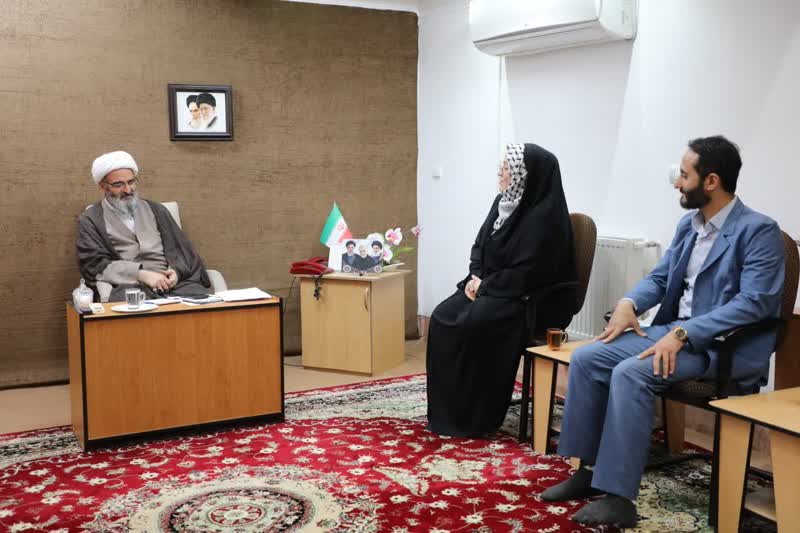 دیدار یکی از بانوان مبارز فلسطینی با نماینده ولیفقیه در استان سمنان