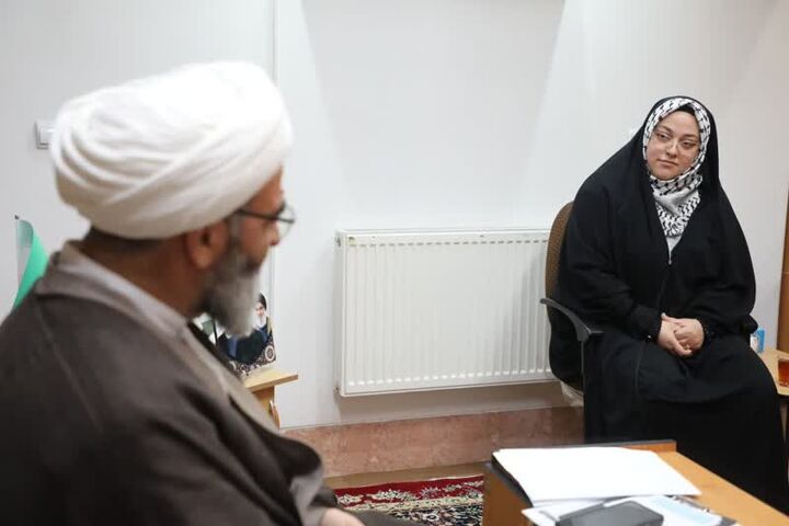 دیدار یکی از بانوان مبارز فلسطینی با نماینده ولی‌فقیه در استان سمنان