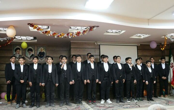 نغمه‌های «هلال منیر» در آسمان کویر؛ تجلیل از رویش سه ساله یک نهال امید