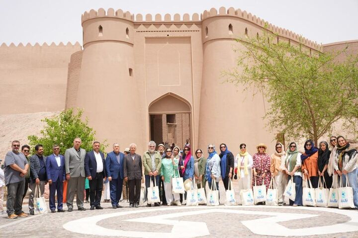 بازدید کنشگران فرهنگی از ارگ بم در روز جهانی بناهای تاریخی