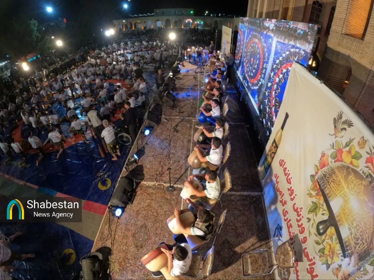 همایش «ورزش پهلوانی و زورخانهای» برگزار و «شال پهلوانی» به شهردار کرمان اهدا شد