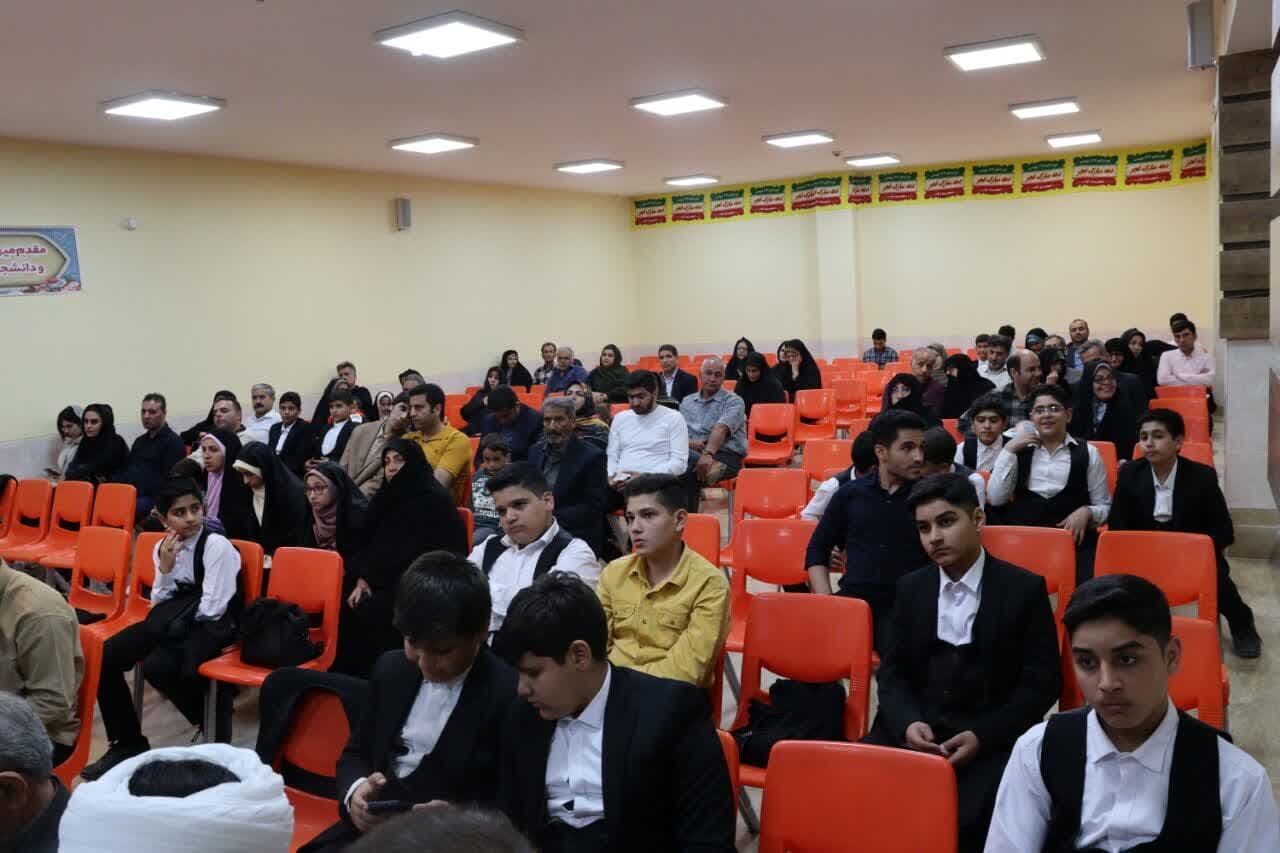 نغمه‌های «هلال منیر» در آسمان کویر؛ تجلیل از رویش سه ساله یک نهال امید