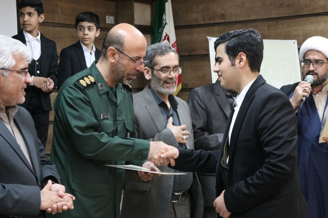 نغمههای «هلال منیر» در آسمان کویر؛ تجلیل از رویش سه ساله یک نهال امید