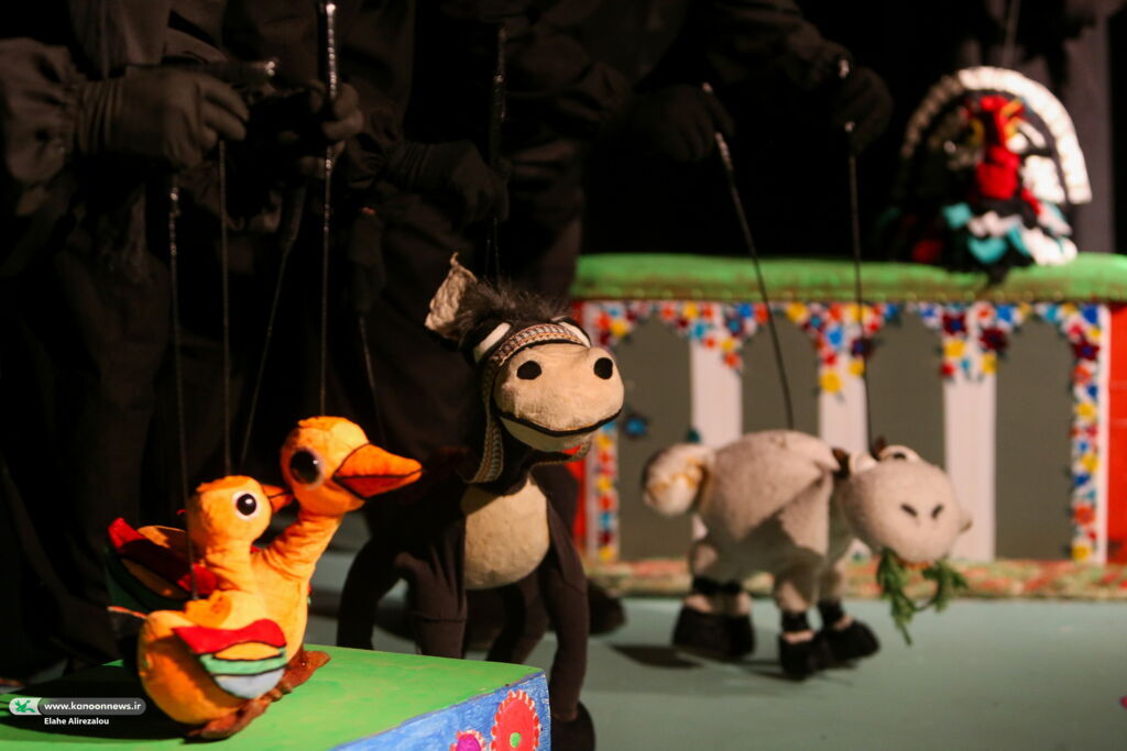 «جاده اردکها» به مرکز تئاتر کانون رسید