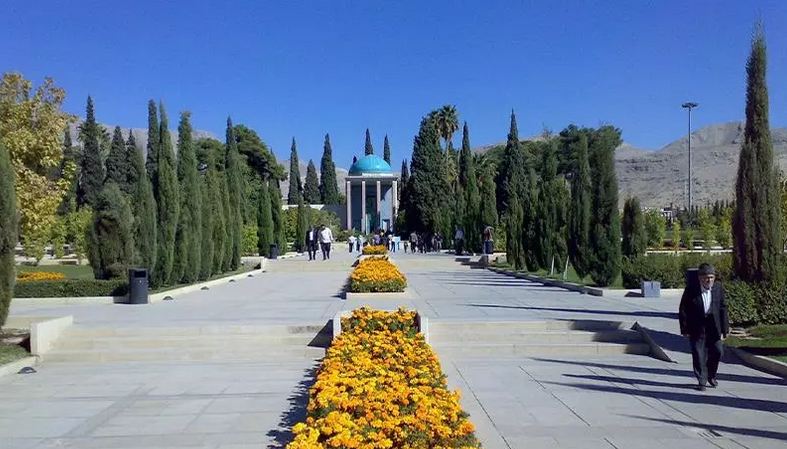 وقتی در «بوستان» عشق جادو می شود و در «گلستان» حکمت شکوفا