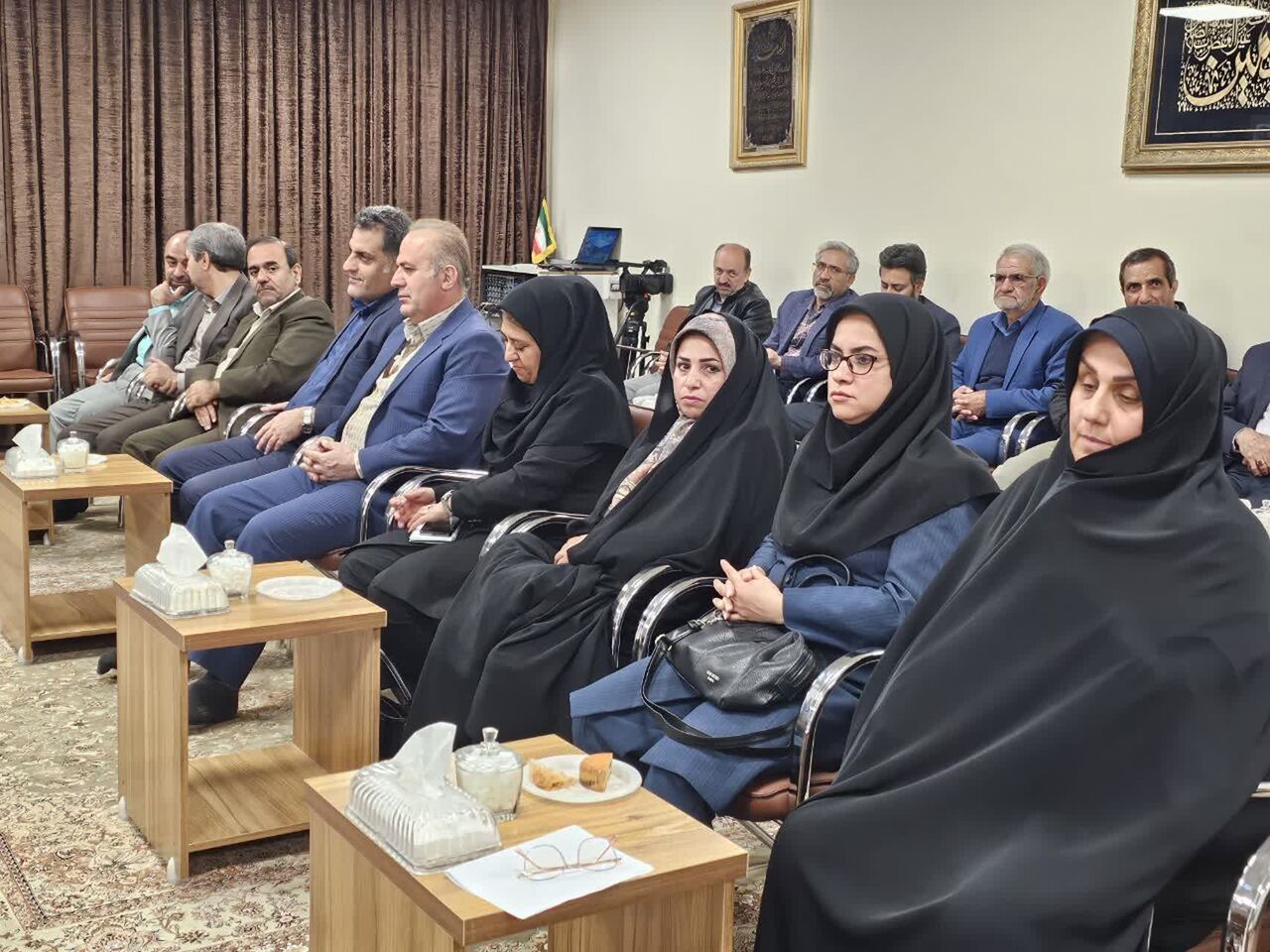 خانواده شهدا چشم و چراغ ملت هستند