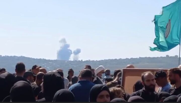 لبیک یا نصرالله؛ واکنش تشییع‌کنندگان یک شهید لبنانی به حملات هوایی رژیم صهیونیستی