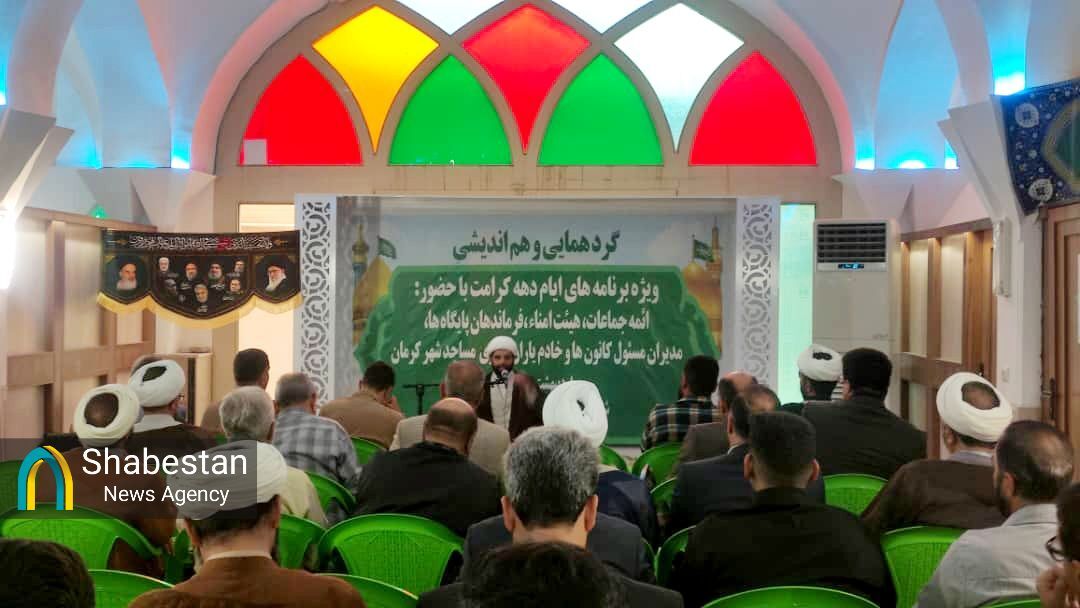 پرچمداری ۳۲ مسجد شهر کرمان برای نشاط اجتماعی در دهه کرامت