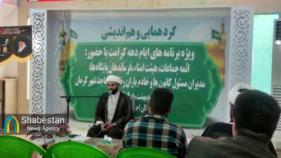 پرچمداری ۳۲ مسجد شهر کرمان برای نشاط اجتماعی در دهه کرامت