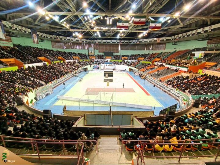 برگزاری همایش آموزشی-توجیهی زائران حج تمتع در ورزشگاه آزادی