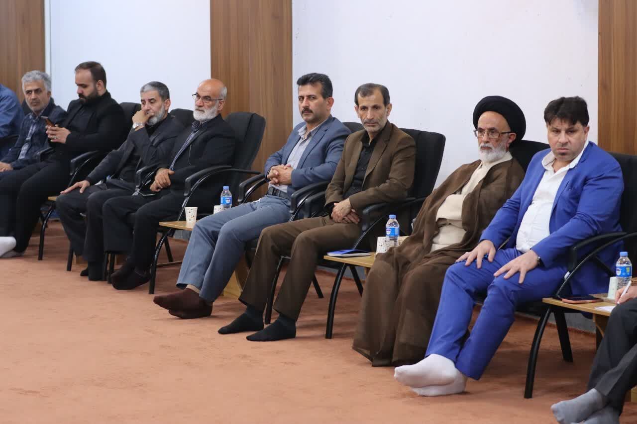 چشم مستضعفان جهان به انقلاب اسلامی است