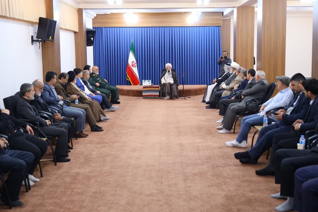 چشم مستضعفان جهان به انقلاب اسلامی است