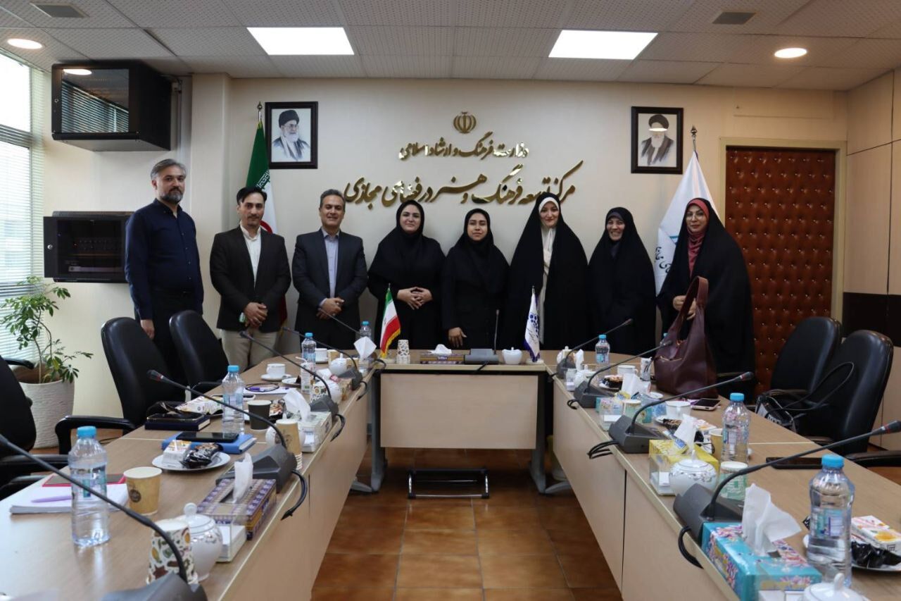 بررسی ابعاد همکاری انجمن سواد رسانهای ایران و مرکز توسعه فرهنگ و هنر در فضای مجازی