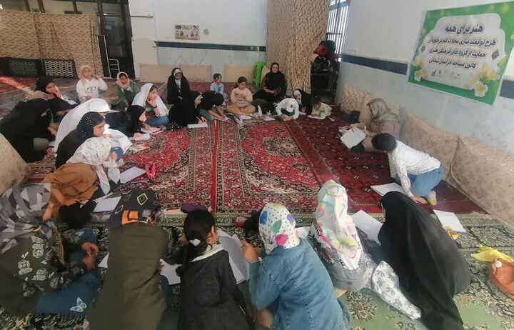 به همت کانون مسجد، کلاس های آموزشی نقاشی و سرود در اسفراین برگزار شد