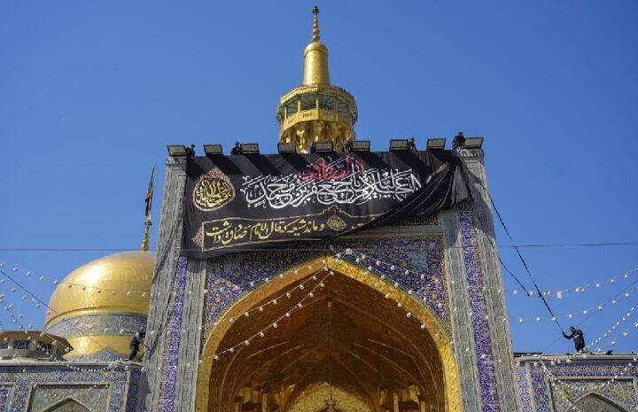 اعضای ستاد بزرگداشت دهه کرامت به زیارت امام رضا(ع) مشرف شدند