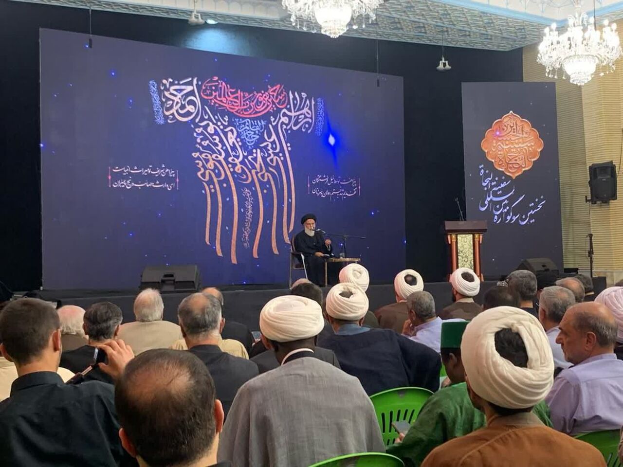 آیتالله میرباقری: عاشورا صحنه جدال کامل حق و باطل/منافیپور: نمادین بودن لباس امام حسین(ع) را برجسته کنیم