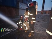 تصاویری از اطفای حریق بندر شهید رجایی توسط آتش‌نشانان کرمانی