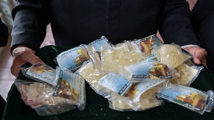 توزیع بیش از ۲ میلیون بسته متبرک نمک، برنج و نبات در دهه کرامت