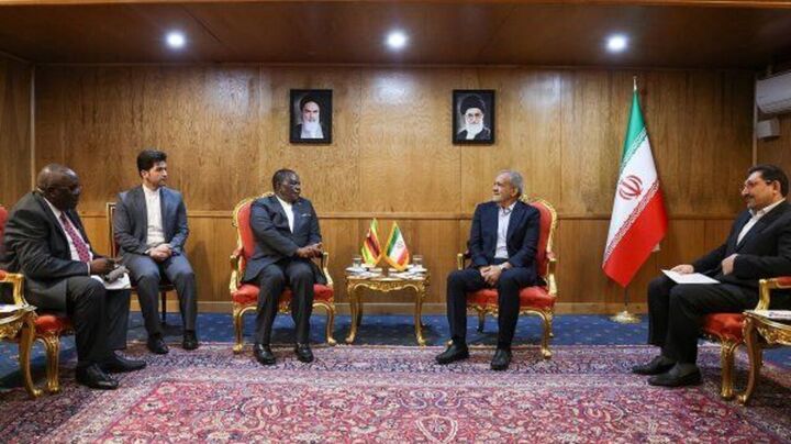 تاکید رئیس جمهور بر حفظ و ارتقای روابط دوستانه ایران و زیمبابوه