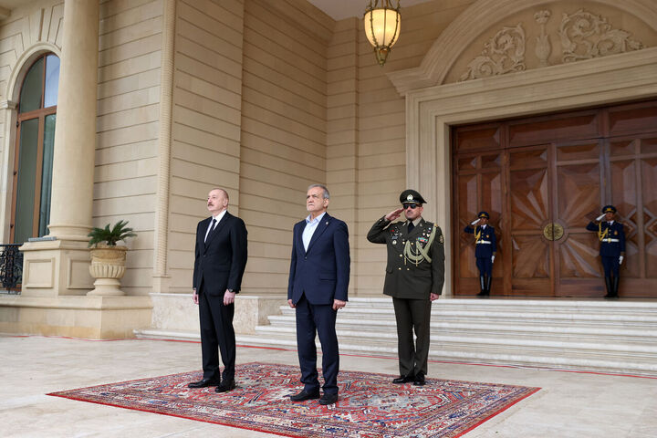 استقبال رسمی رئیس‌جمهور آذربایجان از پزشکیان