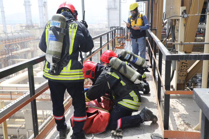 مانور ترکیبی اطفاء حریق و امداد و نجات در پالایشگاه شازند برگزار شد