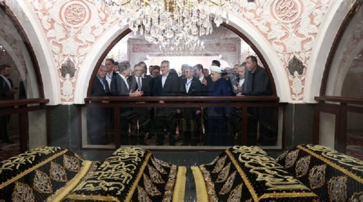 رئیس جمهوری به زیارت حرم حضرت بی‌بی هیبت (س) در باکو رفت