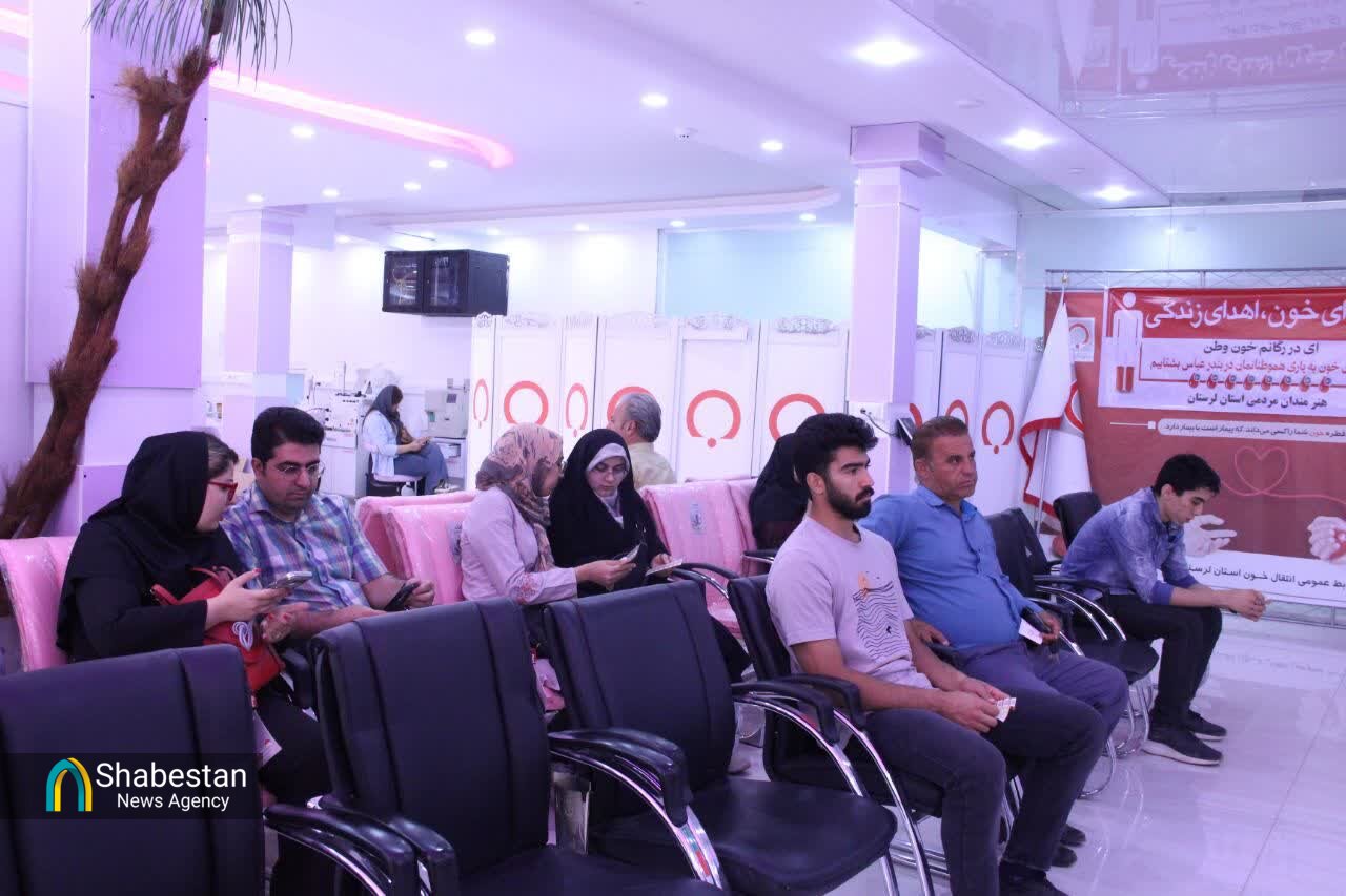 اهدای خون هنرمندان لرستانی به رگ‌های بندرعباس