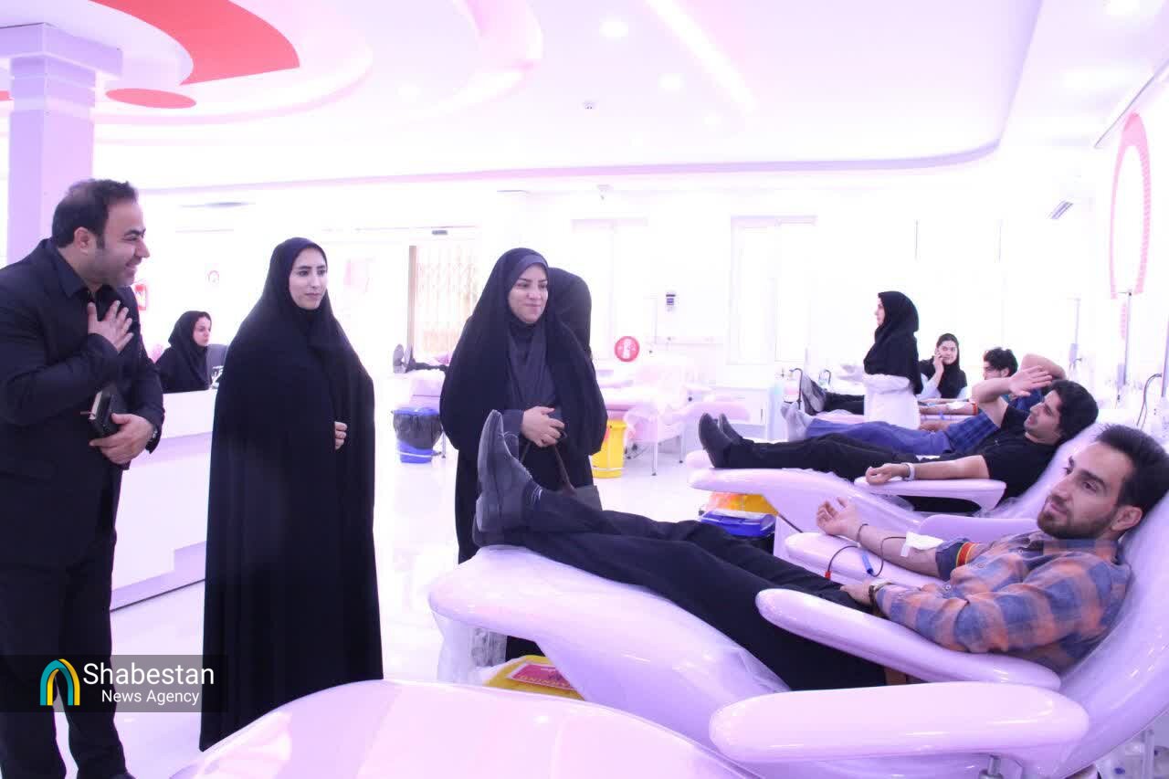 اهدای خون هنرمندان لرستانی به رگ‌های بندرعباس