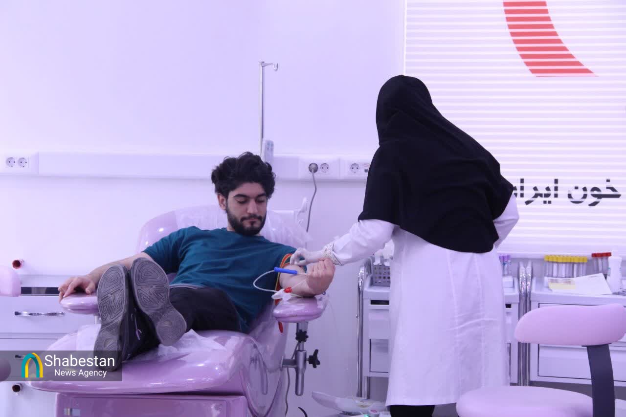اهدای خون هنرمندان لرستانی به رگهای بندرعباس