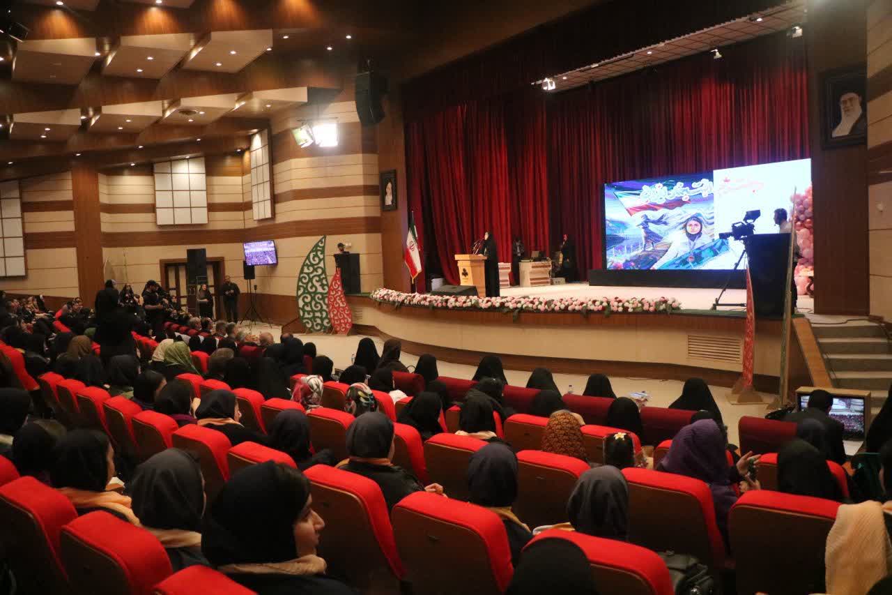 استفاده از ظرفیت بانوان؛ تصمیم اساسی دولت/ زنان توانمند نقش‌ کلیدی در توسعه اجتماعی و فرهنگی دارند