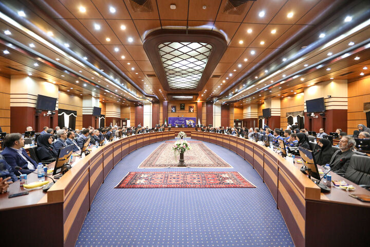 چرخ تولید کشور به دست توانمند جامعه کار و تولید در حرکت است