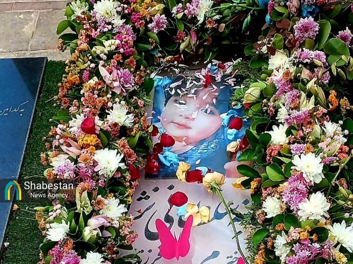 مزار شهدای دختر حادثه تروریستی کرمان گلباران شد
